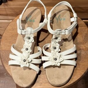 Yuu‎ White Sandals with Woven Straps and Floral Embellishments